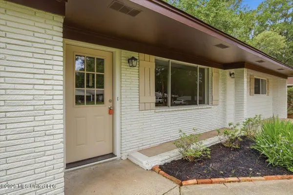 2329 Upper Drive, Pearl, MS 39208