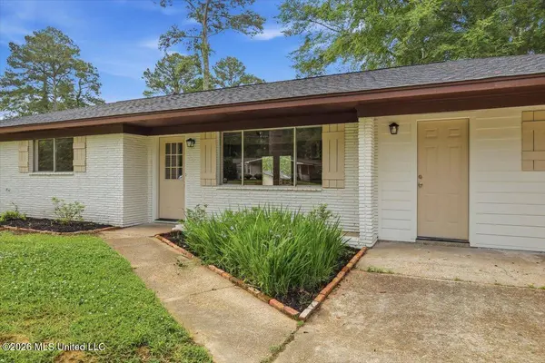 2329 Upper Drive, Pearl, MS 39208