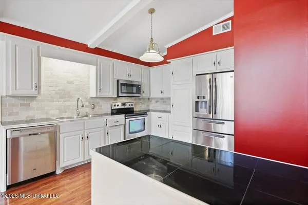 2141 Upper Drive, Pearl, MS 39208