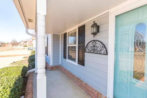 2710 SURREY PARK DR, Bartlett, TN 38134