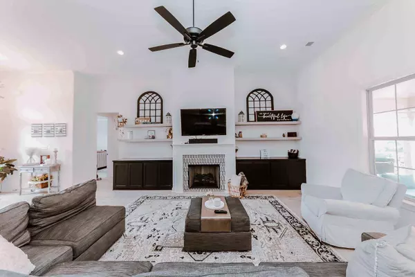 5118 LAWRENCEBURG LN E, Lakeland, TN 38002