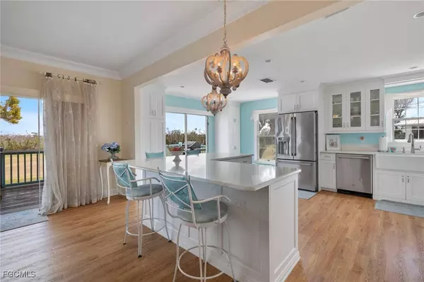 1425 Causey CT, Sanibel, FL 33957