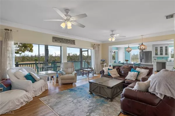 1425 Causey CT, Sanibel, FL 33957