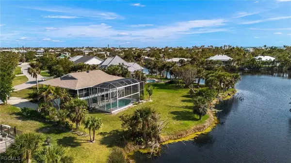 673 E Rocks DR, Sanibel, FL 33957