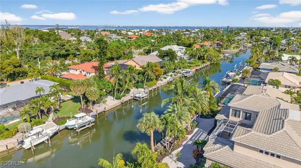 848 Angel Wing DR, Sanibel, FL 33957