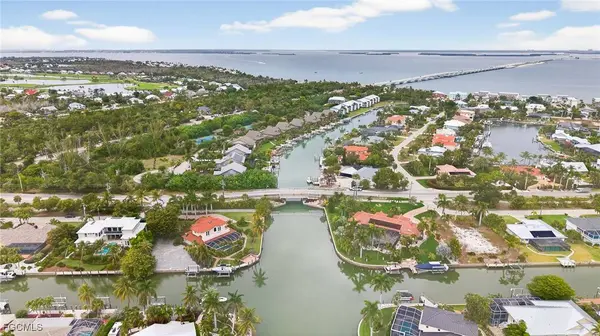 819 Tulip LN, Sanibel, FL 33957