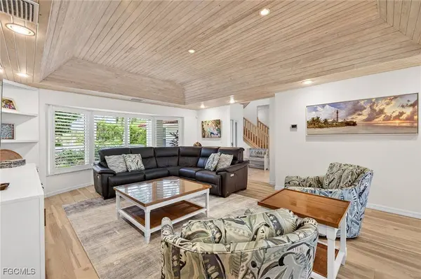 819 Tulip LN, Sanibel, FL 33957