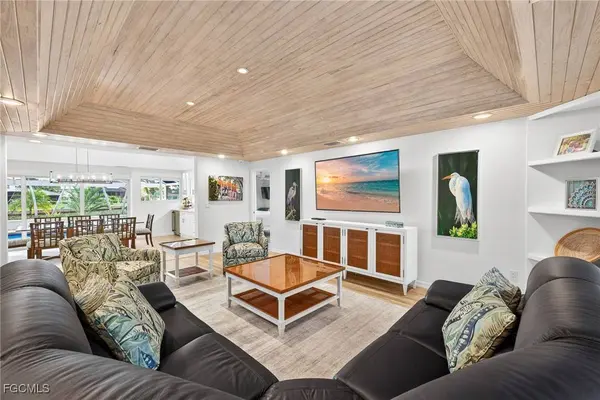 819 Tulip LN, Sanibel, FL 33957