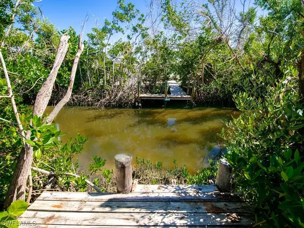 1113 Skiff PL, Sanibel, FL 33957