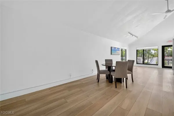 1101 Periwinkle WAY #D1, Sanibel, FL 33957