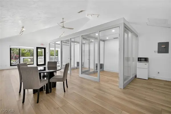 1101 Periwinkle WAY #D1, Sanibel, FL 33957