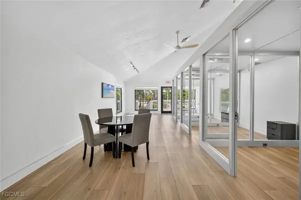 1101 Periwinkle WAY #D1, Sanibel, FL 33957