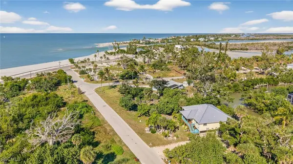 6476 Pine AVE, Sanibel, FL 33957