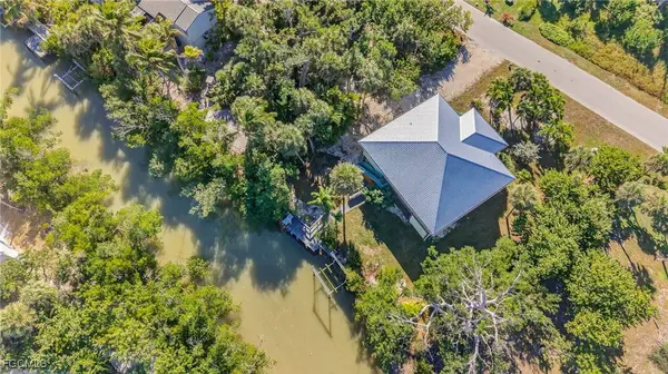 6476 Pine AVE, Sanibel, FL 33957