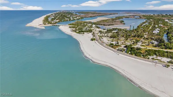 6476 Pine AVE, Sanibel, FL 33957