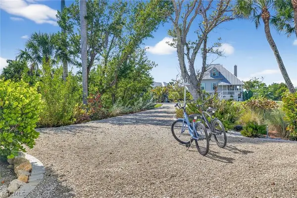 205 Daniel DR, Sanibel, FL 33957