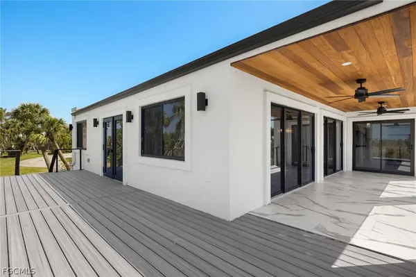 3702 Coquina DR, Sanibel, FL 33957