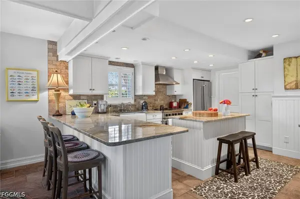 6143 Castaways LN, Sanibel, FL 33957