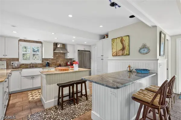 6143 Castaways LN, Sanibel, FL 33957