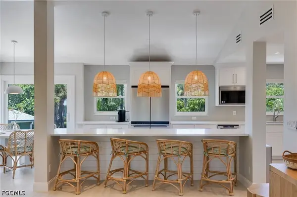 992 Fish Crow RD, Sanibel, FL 33957