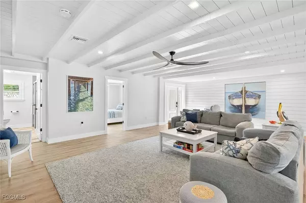 941 Pecten CT, Sanibel, FL 33957