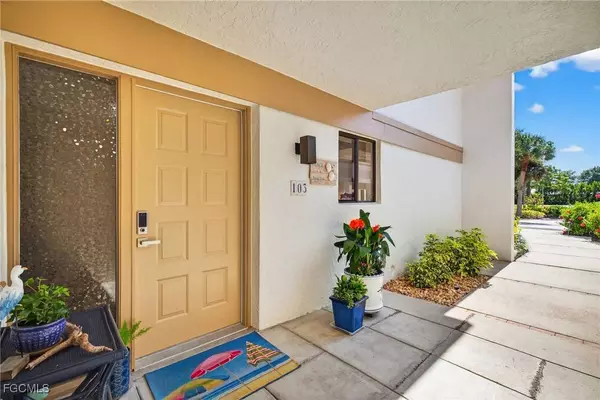 521 Lake Louise CT #103, Naples, FL 34110