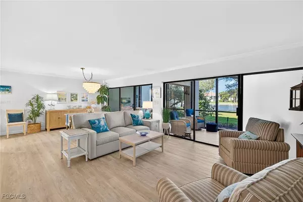 521 Lake Louise CT #103, Naples, FL 34110