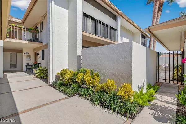 521 Lake Louise CT #103, Naples, FL 34110