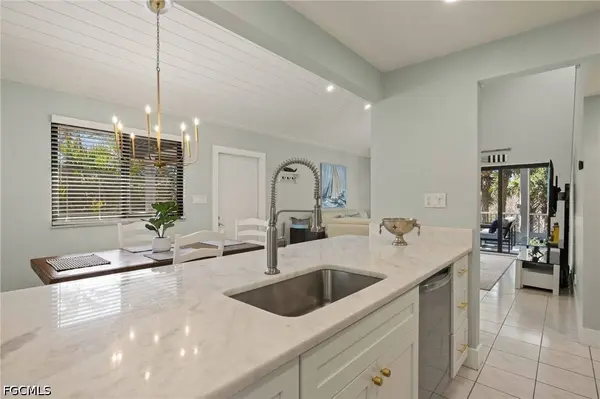 974 Greenwood CT S, Sanibel, FL 33957
