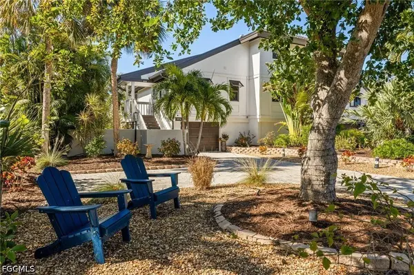 974 Greenwood CT S, Sanibel, FL 33957