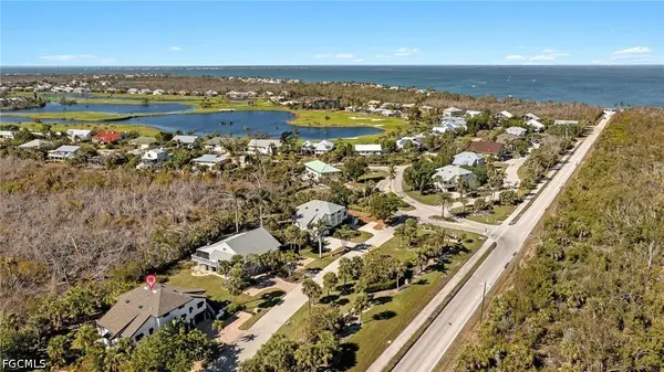 974 Greenwood CT S, Sanibel, FL 33957