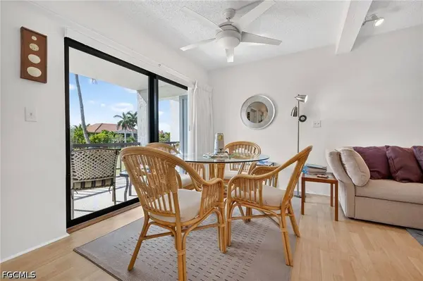 1250 Tennisplace CT #E22, Sanibel, FL 33957
