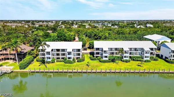 1250 Tennisplace CT #E22, Sanibel, FL 33957