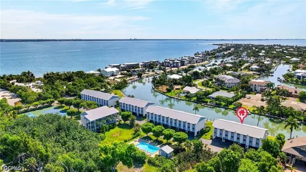 1250 Tennisplace CT #E22, Sanibel, FL 33957