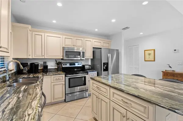 1811 Olde Middle Gulf DR #14, Sanibel, FL 33957