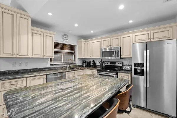 1811 Olde Middle Gulf DR #14, Sanibel, FL 33957