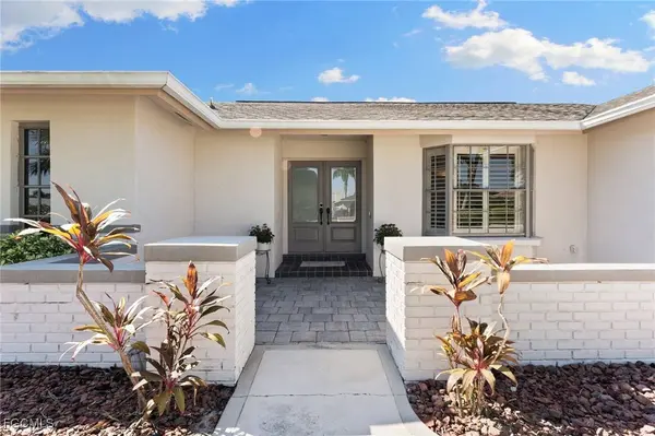 864 S Town And River DR, Fort Myers, FL 33919