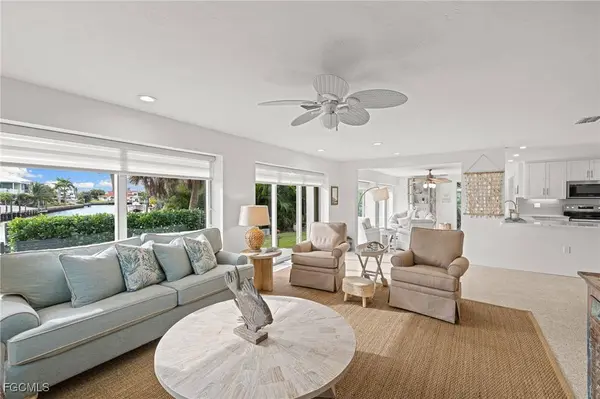 979 Whelk DR, Sanibel, FL 33957