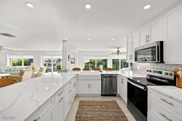 979 Whelk DR, Sanibel, FL 33957