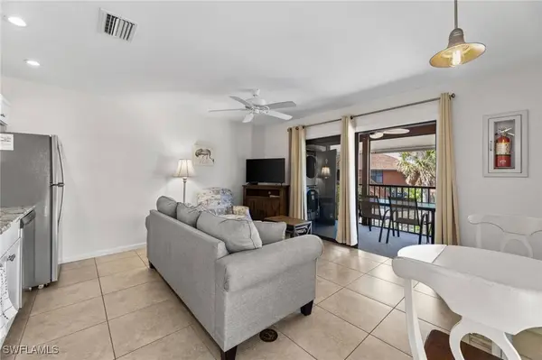1811 Olde Middle Gulf DR #10, Sanibel, FL 33957