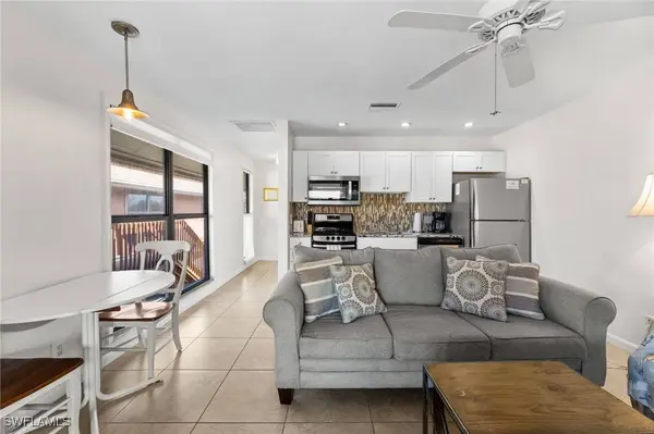1811 Olde Middle Gulf DR #10, Sanibel, FL 33957