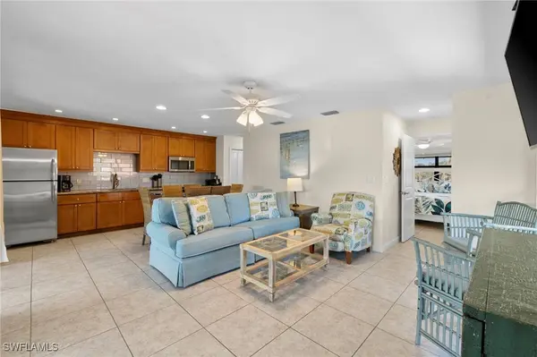 1811 Olde Middle Gulf DR #1, Sanibel, FL 33957
