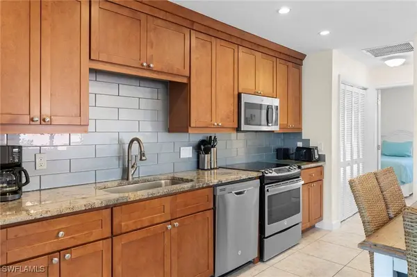1811 Olde Middle Gulf DR #1, Sanibel, FL 33957