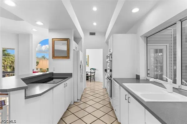 480 Las Tiendas LN, Sanibel, FL 33957