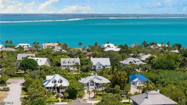 480 Las Tiendas LN, Sanibel, FL 33957