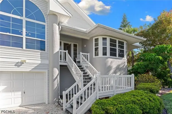 480 Las Tiendas LN, Sanibel, FL 33957