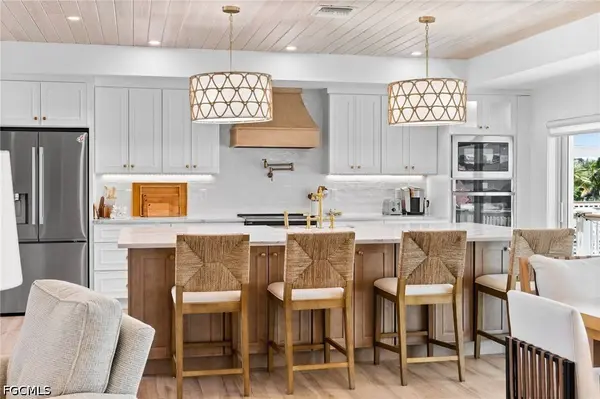 954 Whelk DR, Sanibel, FL 33957