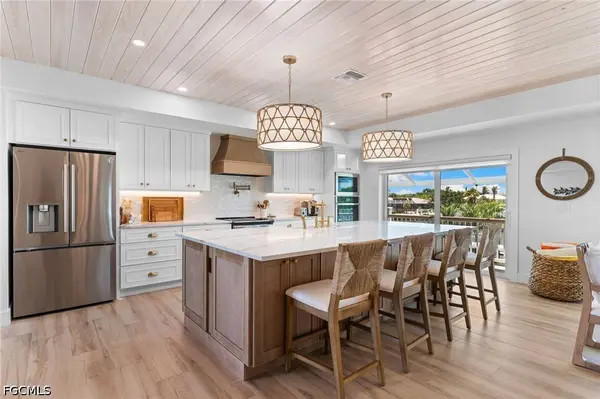 954 Whelk DR, Sanibel, FL 33957