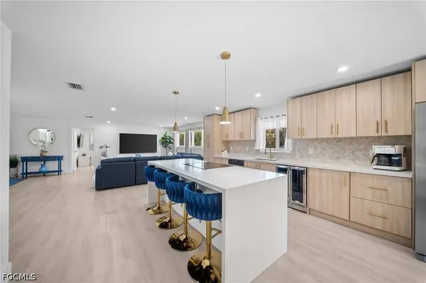 657 Cardium ST, Sanibel, FL 33957