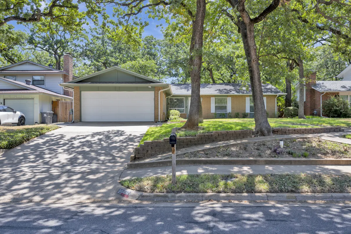 2812 Norwood Lane, Arlington, TX 76013